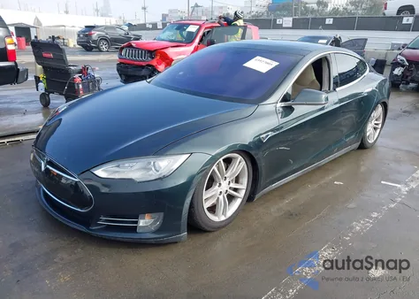 2013 Tesla Model S Performance z USA, uszkodzony, nr VIN 5YJSA1DP7DFP17019